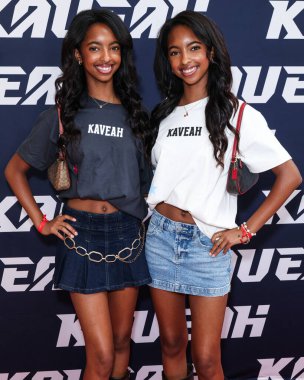 Aliyah Harris ve Alexis Harris, 30 Ağustos 2025 'te ABD' nin Kaliforniya eyaletinin Los Angeles şehrinde bulunan Beverly Center Atrium 'da düzenlenen Clements Twins' in Yeni Kaveah Koleksiyonu 'na geldiler..