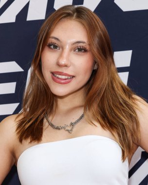 Anya Kay, 30 Ağustos 2025 'te ABD' nin Kaliforniya eyaletinin Los Angeles şehrinde bulunan Beverly Center Atrium 'da düzenlenen Clements Twins' in Yeni Kaveah Koleksiyonu 'na ulaştı..