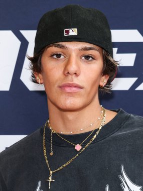 Cesar Mendoza, 30 Ağustos 2025 'te ABD' nin Kaliforniya eyaletinin Los Angeles şehrinde bulunan Beverly Center Atrium 'da düzenlenen Clements Twins' in Yeni Kaveah Koleksiyonunun Kalkışı 'na ulaştı..