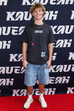 Collin Dunn, 30 Ağustos 2025 'te ABD' nin Kaliforniya eyaletinin Los Angeles şehrinde bulunan Beverly Center Atrium 'da düzenlenen Clements Twins' in Yeni Kaveah Koleksiyonunun Kalkışı 'na ulaştı..