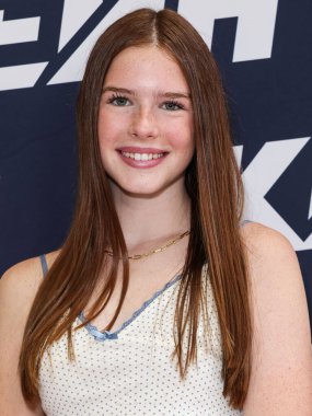 Ellarose Kaylor, 30 Ağustos 2025 'te ABD' nin Kaliforniya eyaletinin Los Angeles şehrinde bulunan Beverly Center Atrium 'da düzenlenen Clements Twins' in Yeni Kaveah Koleksiyonunun Kalkışı 'na ulaştı..