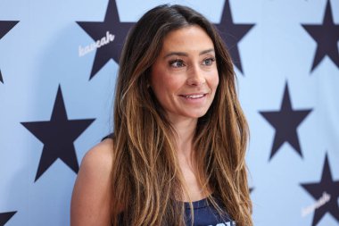 KAVEAH 'ın CEO' su ve kurucusu Jaqi Clements, 30 Ağustos 2025 'te ABD' nin Kaliforniya eyaletinin Los Angeles şehrinde bulunan Beverly Center Atrium 'da düzenlenen Yeni Kaveah Koleksiyonunun Kalkışı' na ulaştı..