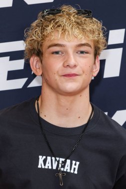 Kaido Roberts, 30 Ağustos 2025 'te ABD' nin Kaliforniya eyaletinin Los Angeles şehrinde bulunan Beverly Center Atrium 'da düzenlenen Clements Twins' in Yeni Kaveah Koleksiyonunun Kalkışı 'na ulaştı..