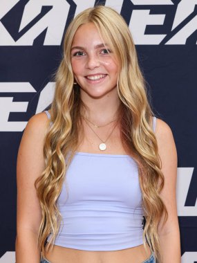 Kennedy Hill, 30 Ağustos 2025 'te ABD' nin Kaliforniya eyaletinin Los Angeles şehrinde bulunan Beverly Center Atrium 'da düzenlenen Clements Twins' in Yeni Kaveah Koleksiyonunun Kalkışı 'na ulaştı..