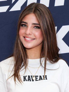 Amerikan model ve sosyal medya kişiliği Leah Clements (Leah Rose Clements) 30 Ağustos 2025 'te ABD' nin Kaliforniya eyaletinin Los Angeles şehrinde bulunan Beverly Center Atrium 'da düzenlenen Yeni Kaveah İkizleri Koleksiyonunun Kuruluşuna geldi..