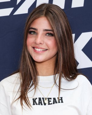 Amerikan model ve sosyal medya kişiliği Leah Clements (Leah Rose Clements) 30 Ağustos 2025 'te ABD' nin Kaliforniya eyaletinin Los Angeles şehrinde bulunan Beverly Center Atrium 'da düzenlenen Yeni Kaveah İkizleri Koleksiyonunun Kuruluşuna geldi..