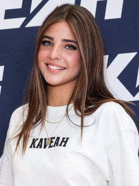 Amerikan model ve sosyal medya kişiliği Leah Clements (Leah Rose Clements) 30 Ağustos 2025 'te ABD' nin Kaliforniya eyaletinin Los Angeles şehrinde bulunan Beverly Center Atrium 'da düzenlenen Yeni Kaveah İkizleri Koleksiyonunun Kuruluşuna geldi..