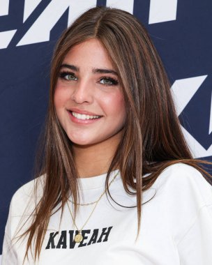 Amerikan model ve sosyal medya kişiliği Leah Clements (Leah Rose Clements) 30 Ağustos 2025 'te ABD' nin Kaliforniya eyaletinin Los Angeles şehrinde bulunan Beverly Center Atrium 'da düzenlenen Yeni Kaveah İkizleri Koleksiyonunun Kuruluşuna geldi..