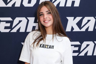 Amerikan model ve sosyal medya kişiliği Leah Clements (Leah Rose Clements) 30 Ağustos 2025 'te ABD' nin Kaliforniya eyaletinin Los Angeles şehrinde bulunan Beverly Center Atrium 'da düzenlenen Yeni Kaveah İkizleri Koleksiyonunun Kuruluşuna geldi..