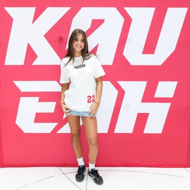 Amerikan model ve sosyal medya kişiliği Leah Clements (Leah Rose Clements) 30 Ağustos 2025 'te ABD' nin Kaliforniya eyaletinin Los Angeles şehrinde bulunan Beverly Center Atrium 'da düzenlenen Yeni Kaveah İkizleri Koleksiyonunun Kuruluşuna geldi..