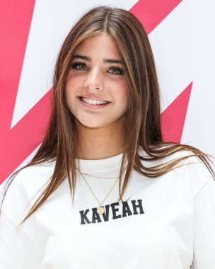 Amerikan model ve sosyal medya kişiliği Leah Clements (Leah Rose Clements) 30 Ağustos 2025 'te ABD' nin Kaliforniya eyaletinin Los Angeles şehrinde bulunan Beverly Center Atrium 'da düzenlenen Yeni Kaveah İkizleri Koleksiyonunun Kuruluşuna geldi..