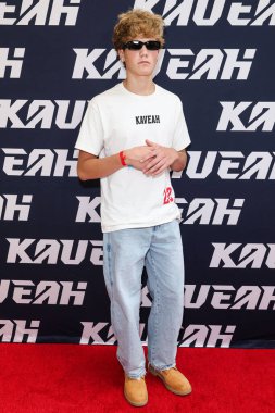 Madden Ross, 30 Ağustos 2025 'te ABD' nin Kaliforniya eyaletinin Los Angeles şehrinde bulunan Beverly Center Atrium 'da düzenlenen Clements Twins' in Yeni Kaveah Koleksiyonu 'na ulaştı..