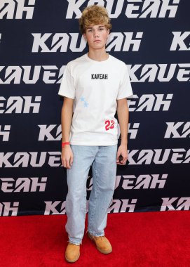 Madden Ross, 30 Ağustos 2025 'te ABD' nin Kaliforniya eyaletinin Los Angeles şehrinde bulunan Beverly Center Atrium 'da düzenlenen Clements Twins' in Yeni Kaveah Koleksiyonu 'na ulaştı..