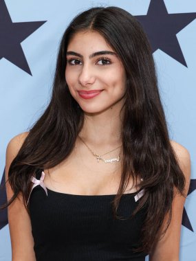 Natalie Kopyan, 30 Ağustos 2025 'te ABD' nin Kaliforniya eyaletinin Los Angeles şehrinde bulunan Beverly Center Atrium 'da düzenlenen Clements Twins' in Yeni Kaveah Koleksiyonu 'na ulaştı..