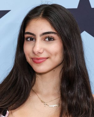 Natalie Kopyan, 30 Ağustos 2025 'te ABD' nin Kaliforniya eyaletinin Los Angeles şehrinde bulunan Beverly Center Atrium 'da düzenlenen Clements Twins' in Yeni Kaveah Koleksiyonu 'na ulaştı..