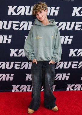 Ryder Smith, 30 Ağustos 2025 'te ABD' nin Kaliforniya eyaletinin Los Angeles şehrinde bulunan Beverly Center Atrium 'da düzenlenen Clements Twins' in Yeni Kaveah Koleksiyonunun Kalkışı 'na ulaştı..