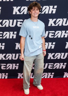 Ryder Smith, 30 Ağustos 2025 'te ABD' nin Kaliforniya eyaletinin Los Angeles şehrinde bulunan Beverly Center Atrium 'da düzenlenen Clements Twins' in Yeni Kaveah Koleksiyonunun Kalkışı 'na ulaştı..