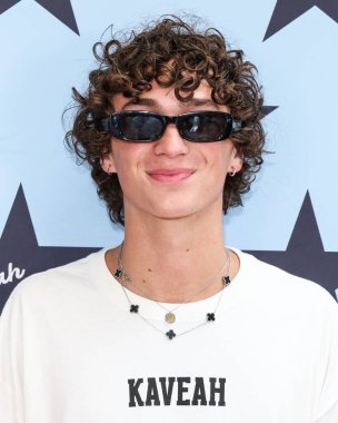 Taiven Henderson, 30 Ağustos 2025 'te ABD' nin Kaliforniya eyaletinin Los Angeles şehrinde bulunan Beverly Center Atrium 'da düzenlenen Clements Twins' in Yeni Kaveah Koleksiyonunun Kalkışı 'na ulaştı..