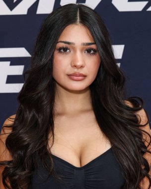 Alexandra Bull, 30 Ağustos 2025 'te ABD' nin Kaliforniya eyaletinin Los Angeles şehrinde bulunan Beverly Center Atrium 'da düzenlenen Clements Twins' in Yeni Kaveah Koleksiyonu 'na ulaştı..