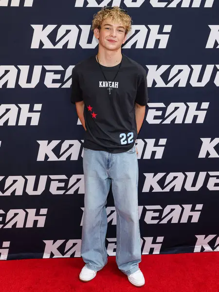 Kaido Roberts, 30 Ağustos 2025 'te ABD' nin Kaliforniya eyaletinin Los Angeles şehrinde bulunan Beverly Center Atrium 'da düzenlenen Clements Twins' in Yeni Kaveah Koleksiyonunun Kalkışı 'na ulaştı..