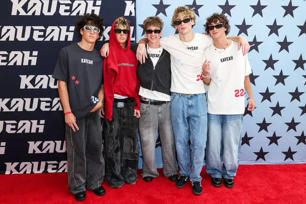 Kenneth Mortimer, Chandler Mortimer, Caiden Evans, Austin Collins ve Taiven Henderson 30 Ağustos 2025 'te Los Angeles, Kaliforniya, ABD' de bulunan Beverly Center Atrium 'da düzenlenen 