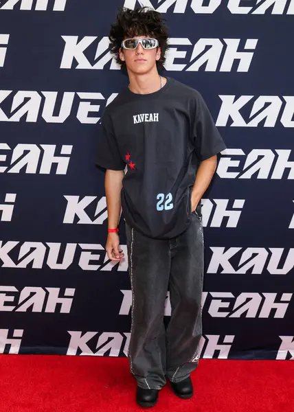 Kenneth Mortimer, 30 Ağustos 2025 'te ABD' nin Kaliforniya eyaletinin Los Angeles şehrinde bulunan Beverly Center Atrium 'da düzenlenen Clements Twins' in Yeni Kaveah Koleksiyonu 'na ulaştı..