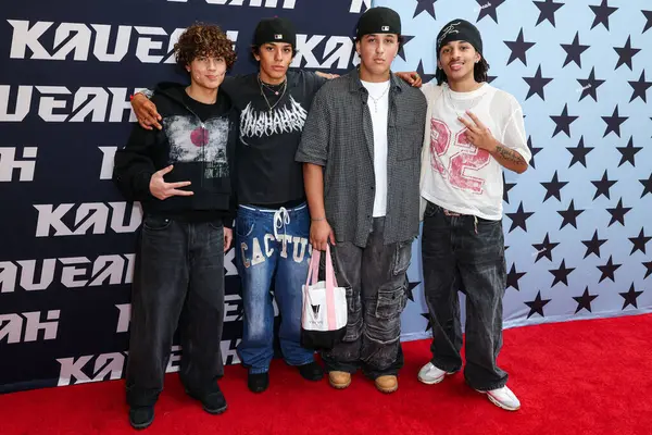 Michael Badell, Cesar Mendoza, Michael Pampena ve Yassine Montague, 30 Ağustos 2025 'te Los Angeles, Kaliforniya, ABD' de bulunan Beverly Center Atrium 'da düzenlenen Yeni Kaveah İkizleri Koleksiyonunun Kalkışı' na geldiler..