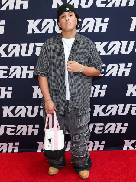 Michael Pampena, 30 Ağustos 2025 'te ABD' nin Kaliforniya eyaletinin Los Angeles şehrinde bulunan Beverly Center Atrium 'da düzenlenen Clements Twins' in Yeni Kaveah Koleksiyonunun Kalkışı 'na ulaştı..