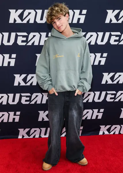 Ryder Smith, 30 Ağustos 2025 'te ABD' nin Kaliforniya eyaletinin Los Angeles şehrinde bulunan Beverly Center Atrium 'da düzenlenen Clements Twins' in Yeni Kaveah Koleksiyonunun Kalkışı 'na ulaştı..