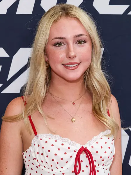 Shia Boverman, 30 Ağustos 2025 'te ABD' nin Kaliforniya eyaletinin Los Angeles şehrinde bulunan Beverly Center Atrium 'da düzenlenen Clements Twins' in Yeni Kaveah Koleksiyonunun Kalkışı 'na ulaştı..