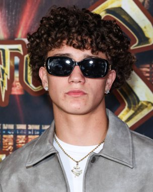 Alexander De Leon, The Clements Twins x Jet House Back To School Bash 'e 31 Ağustos 2025' te Hollywood, Los Angeles, ABD 'de düzenlenen Saint Felix Hollywood' da geldi..