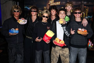 Chan Mort, Taiven Henderson, Trey Makai, Kenny Mort, Ryker Padilla, Austin Collins, Caiden Evans, The Clements Twins X Jet House Back To School Bash 'e 31 Ağustos 2025' te Hollywood, Los Angeles, Kaliforniya, ABD 'de gerçekleştirilen Saint Felix Hollywood' da ulaştı..