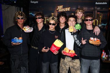 Chan Mort, Taiven Henderson, Trey Makai, Kenny Mort, Ryker Padilla, Austin Collins, Caiden Evans, The Clements Twins X Jet House Back To School Bash 'e 31 Ağustos 2025' te Hollywood, Los Angeles, Kaliforniya, ABD 'de gerçekleştirilen Saint Felix Hollywood' da ulaştı..