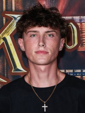 Joseph Caruso, The Clements Twins x Jet House Back To School Bash 'e 31 Ağustos 2025' te Hollywood, Los Angeles, ABD 'de düzenlenen Saint Felix Hollywood' da ulaştı..