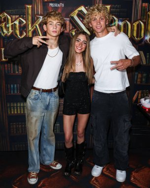 Kaido Lee Roberts, Ansley Spinks ve Izaiah Schmidt 31 Ağustos 2025 tarihinde Hollywood, Los Angeles, Kaliforniya, ABD 'de Saint Felix Hollywood' da düzenlenen Clements Twins X Jet House Back To School Bash 'e geldiler..