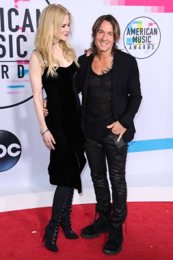 LOS ANGELES, CALIFORNIA, USA - NOVEMBER 19, 2017: Australian-American actress and producer Nicole Kidman and husband/Australian-American country music singer, guitarist, and songwriter Keith Urban arrive at the 2017 American Music Awards.