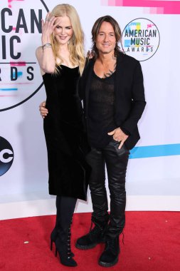 LOS ANGELES, CALIFORNIA, USA - NOVEMBER 19, 2017: Australian-American actress and producer Nicole Kidman and husband/Australian-American country music singer, guitarist, and songwriter Keith Urban arrive at the 2017 American Music Awards.