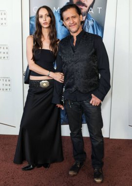 Bailee MyKell ve Amerikan film ve televizyon oyuncusu Clifton Collins Jr., 4 Ekim 2025 'te Akademi Sinema Müzesi' ndeki David Geffen Tiyatrosu 'nda düzenlenen Amazon MGM Stüdyolarının Los Angeles Özel Gösterimi' ne geldiler. 