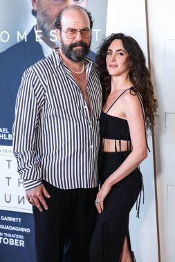 Amerikalı aktör, komedyen, aktivist ve yazar Brett Gelman ve Ari Dayan, 4 Ekim 2025 'te Akademi Film Müzesi' ndeki David Geffen Tiyatrosu 'nda düzenlenen Amazon MGM Stüdyolarının Los Angeles Özel Gösterimi' ne geldiler.