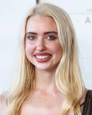 Amerikalı aktris, model ve eski pornografik aktris Chloe Cherry, 4 Ekim 2025 tarihinde Akademi Sinema Müzesi 'ndeki David Geffen Tiyatrosu' nda düzenlenen Amazon MGM Stüdyolarının Los Angeles 'taki özel gösterimine geldi. 