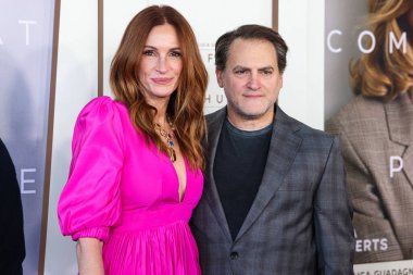 Greta Constantine elbisesi giyen Julia Roberts ve Amerikalı aktör Michael Stuhlbarg, 4 Ekim 2025 'te David Geffen Tiyatrosu' nda düzenlenen Amazon MGM Stüdyolarının Los Angeles Özel Gösterimi 'ne geldiler.