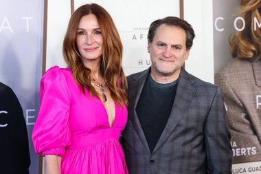 Greta Constantine elbisesi giyen Julia Roberts ve Amerikalı aktör Michael Stuhlbarg, 4 Ekim 2025 'te David Geffen Tiyatrosu' nda düzenlenen Amazon MGM Stüdyolarının Los Angeles Özel Gösterimi 'ne geldiler.