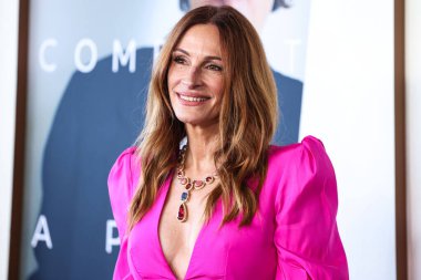 Greta Constantine elbisesi giyen Julia Roberts, 4 Ekim 2025 'te Akademi Film Müzesi' ndeki David Geffen Tiyatrosu 'nda düzenlenen' After the Hunt 'adlı Amazon MGM Stüdyolarının Los Angeles Özel Gösterimi' ne geldi.