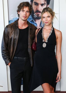 Leif Erik Offerdahl ve Jordyn Denning 4 Ekim 2025 'te Los Angeles' taki Miracle Mile, Los Angeles 'ta David Geffen Tiyatrosu' nda düzenlenen Amazon MGM Stüdyolarının Özel Gösterimi 'ne geldiler.