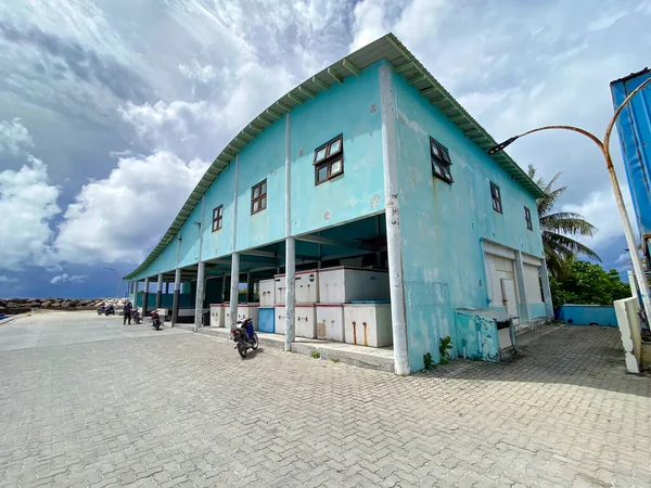 Παραδοσιακό Κτίριο Ψαραγορά Maldivian Μια Γαλάζια Κυρτή Οροφή Ένα Δραματικό Royalty Free Φωτογραφίες Αρχείου