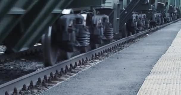 火车车轮的特写 铁路货运的概念 — 图库视频影像