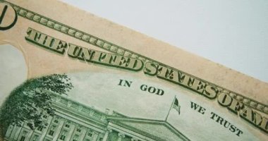 10 dolarlık banknotla ABD Hazine Bakanlığı binası. 4k görüntü