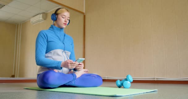 Young Woman Headphones Meditates Calm Music She Turns Music Online — Stockvideo