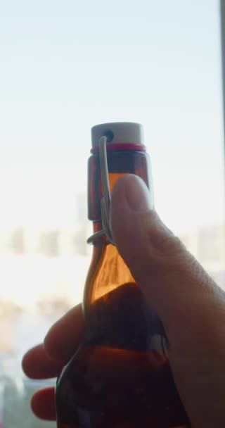 Close Footage Male Hand Opening Bottle Beer — Stock Video