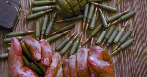 Πόλεμος Και Θάνατος Ματωμένα Χέρια Στρατιώτη Επαναστάτη Σφαίρες Πλάνα — Αρχείο Βίντεο